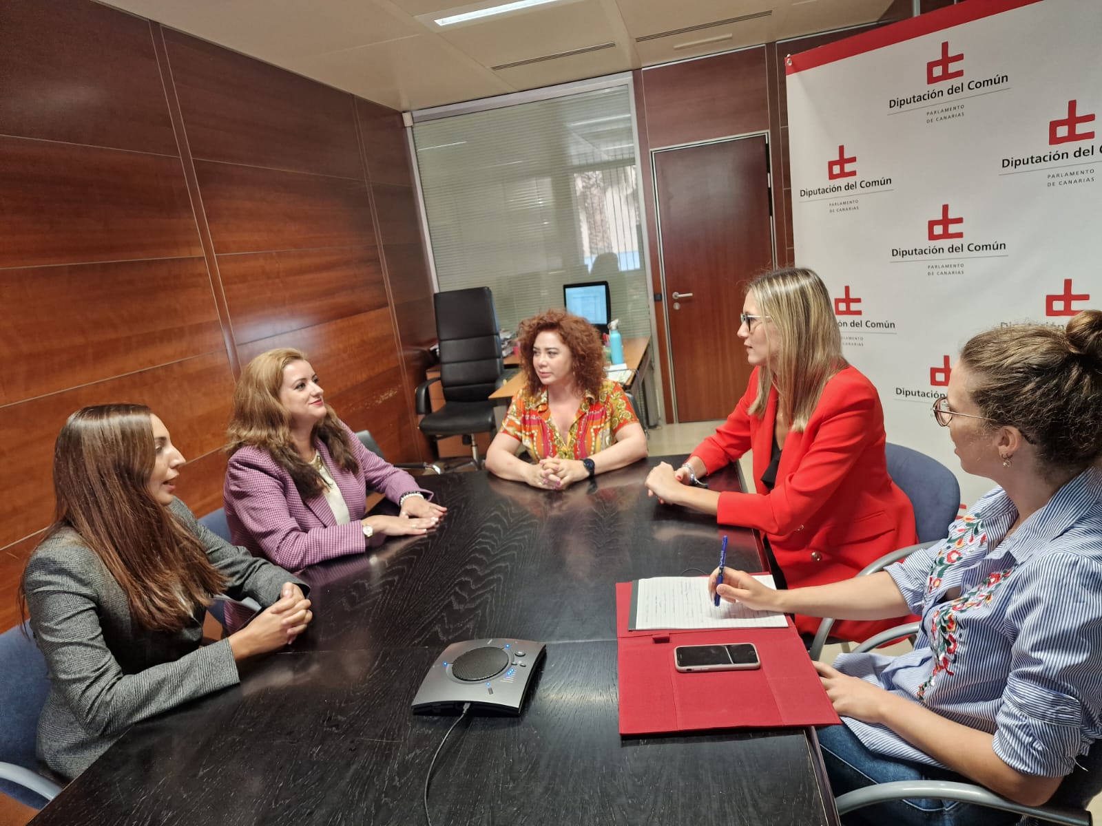 Las abogadas canarias exigen su derecho a la maternidad