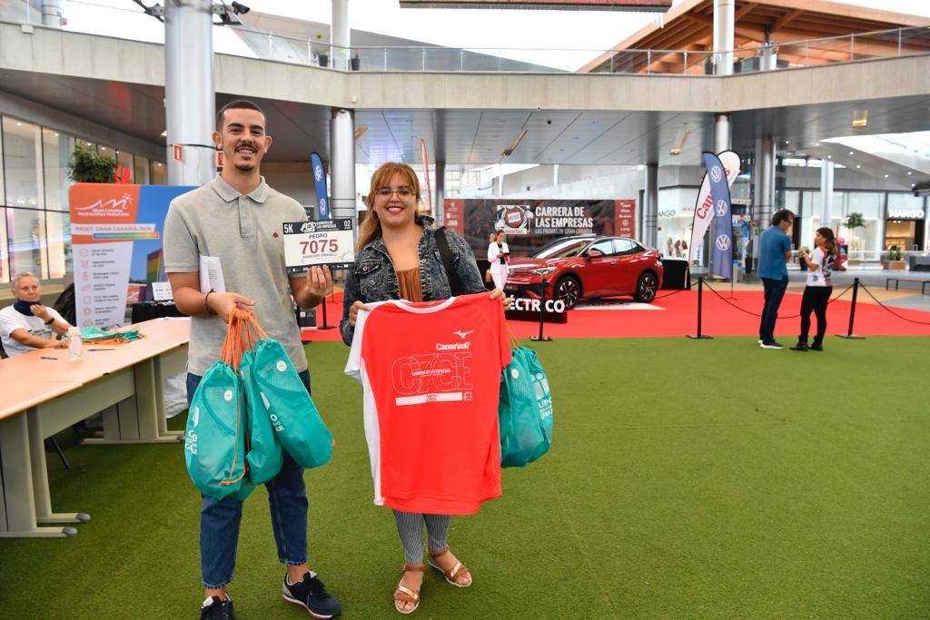 Entrega de dorsales en el Centro Comercial Alisios, este juevs