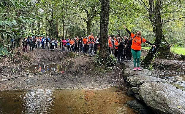 Imagen principal - Arranca desde Melide la etapa gallega del Camino de los Valores