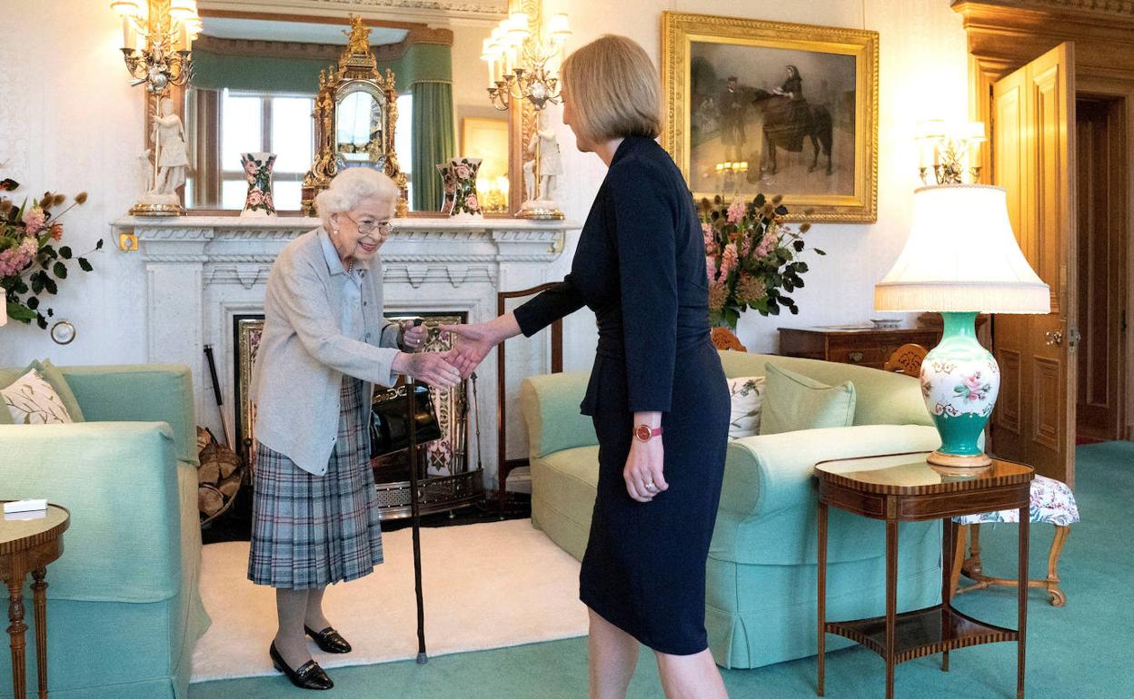 Desvelan de qué murió Isabel II