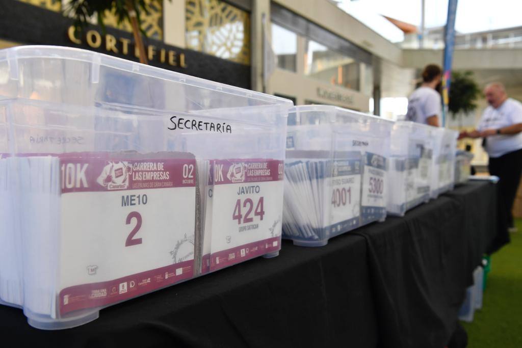 Entrega de dorsales en el Centro Comercial Alisios, este juevs