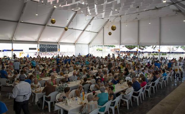 Imagen principal - Arguineguín celebra su Encuentro de Mayores con éxito