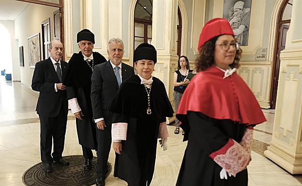Imagen principal - Aguilar espera «signos de mejora» ante situación «insostenible» universidades