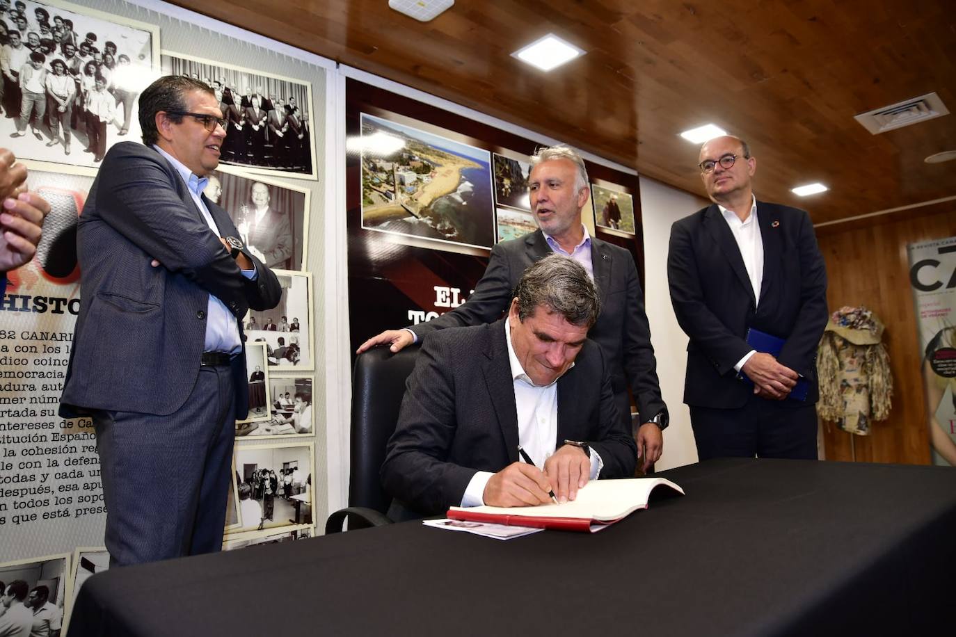 Fotos: Torres y Escrivá, en un foro de la APD en CANARIAS7