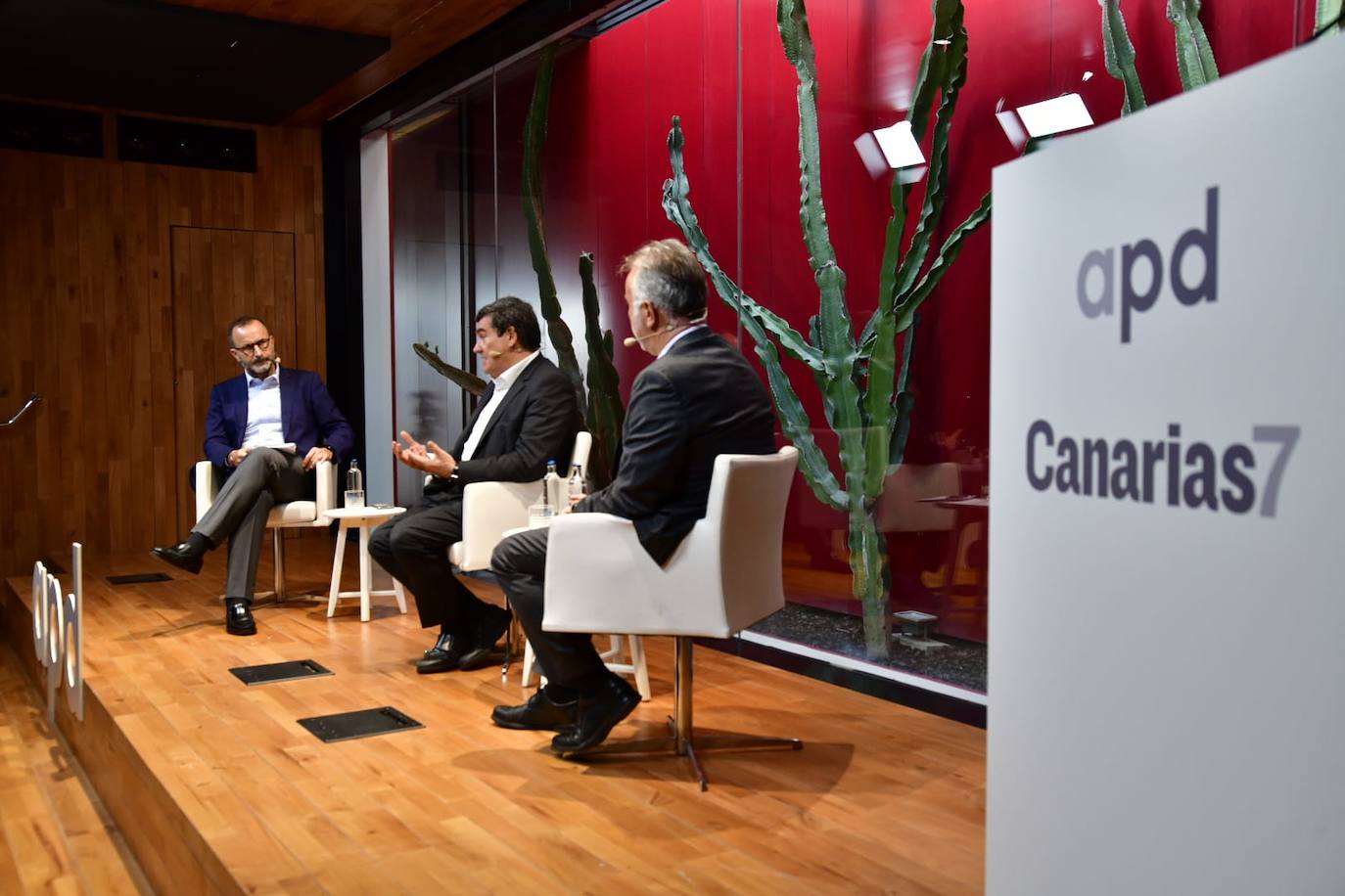 Fotos: Torres y Escrivá, en un foro de la APD en CANARIAS7