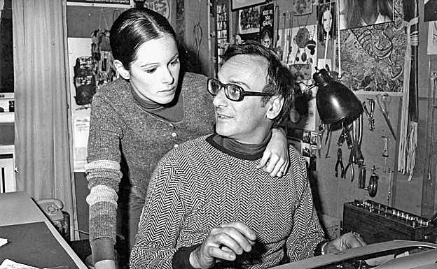 Carlos Saura y su compañera Geraldine Chaplin en 1974.