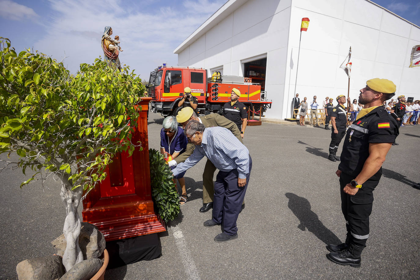 Fotos: Desfile de la UME por la festividad de Nuestra Señora del Rosario, su patrona
