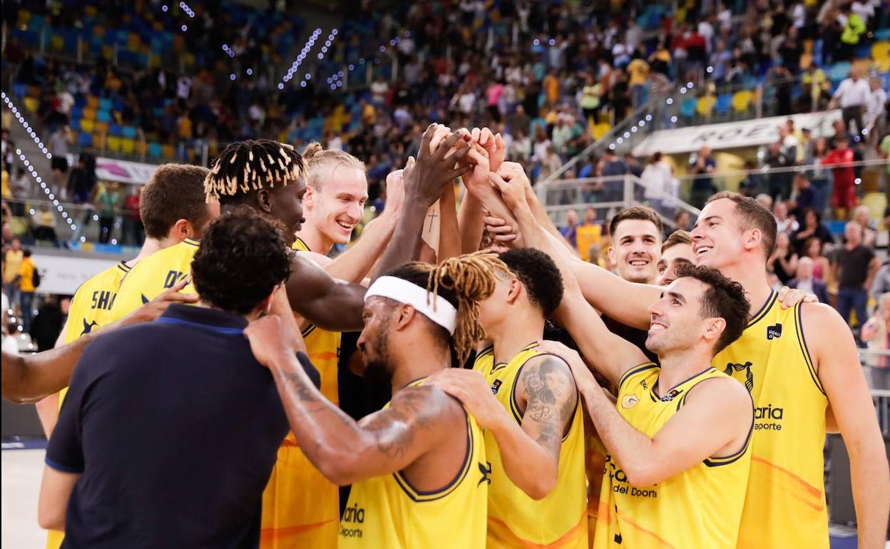Los jugadores del Granca celebran la victoria contra el Barça. 
