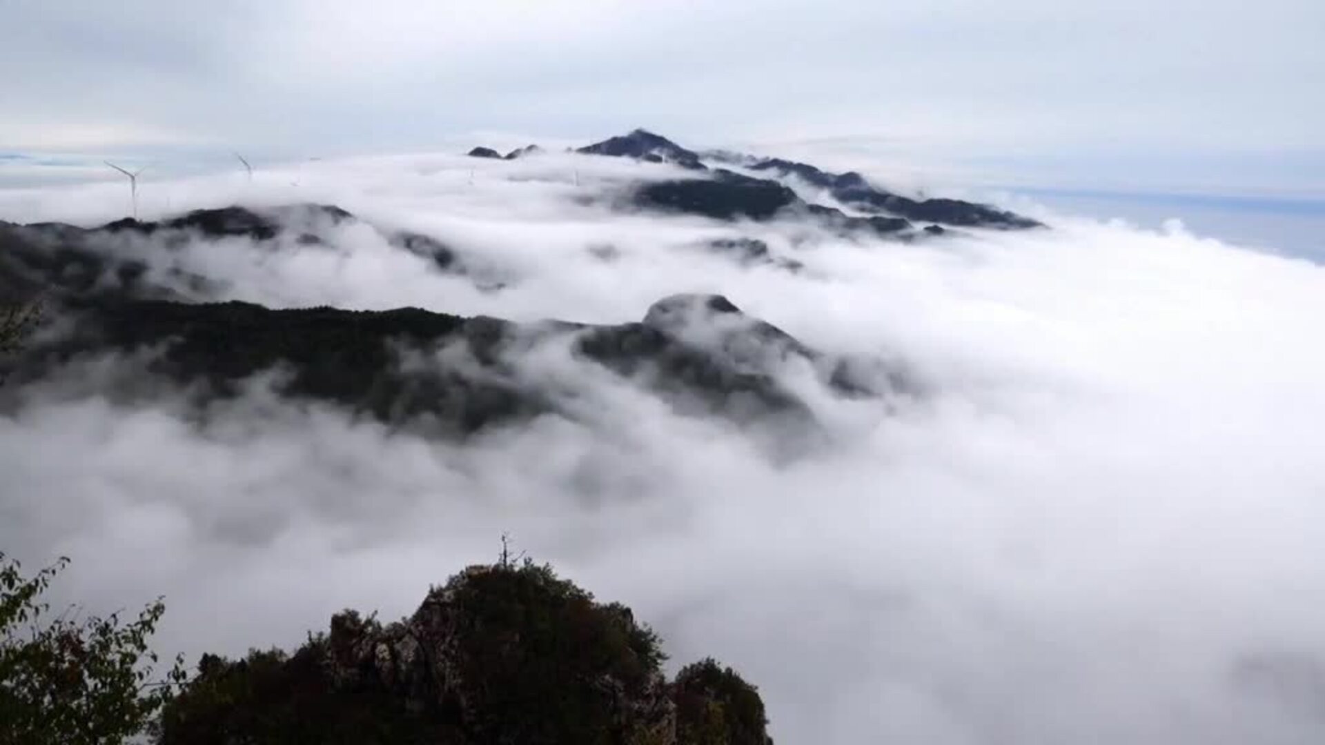 Espectacular mar de nubes en los Picos Wulao, China