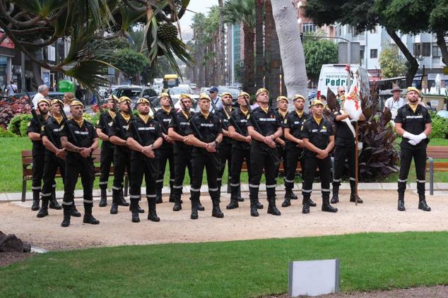 Fotos: Desfile esta mañana de la UME y resto de cuerpos en Mesa y López