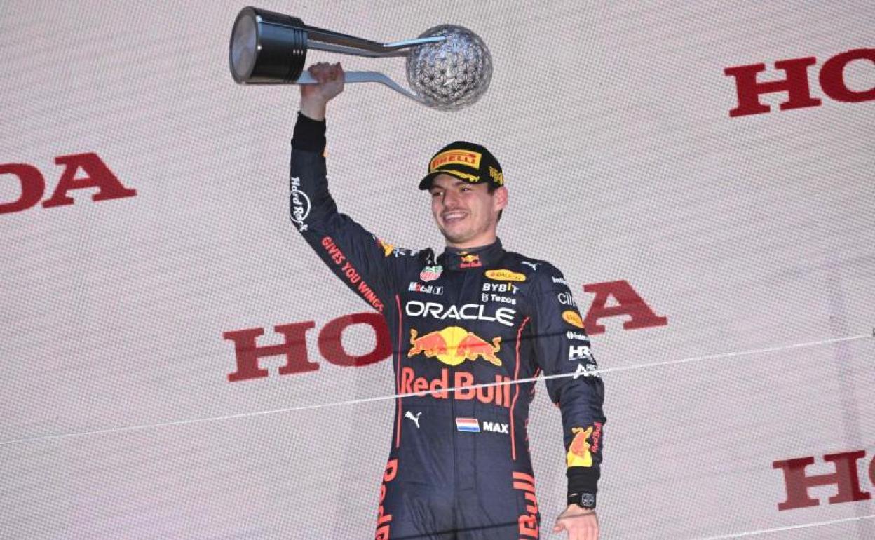 Max Verstappen celebra su triunfo en el GP de Japón y su segundo Mundial de F1.