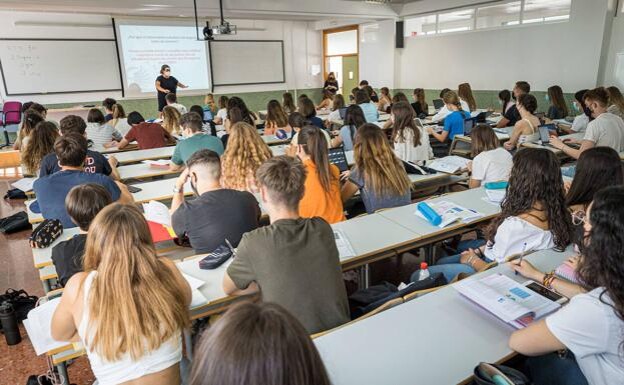 Desequilibrio en España y el mundo: muchas universitarias, pocas catedráticas