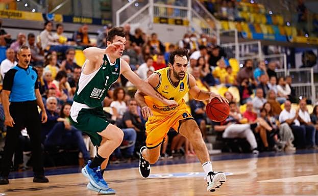 Imagen principal - Slaughter decide para el Granca (92-81)