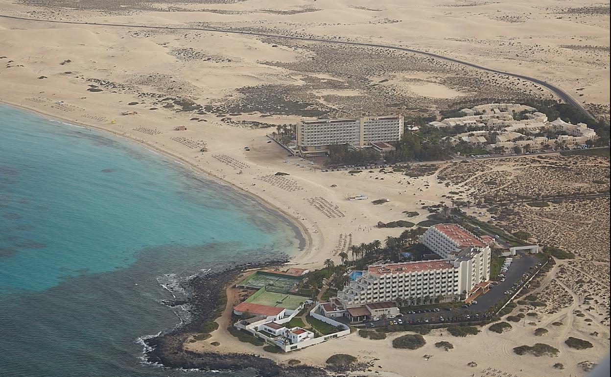 Los dos hoteles de la Riu en Corralejo. 