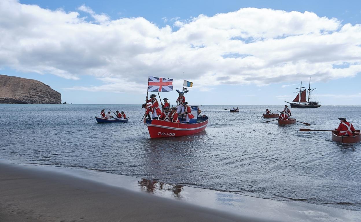 Momento en que los corsarios ingleses empiezan a saltar a tierra en la playa de Gran Tarajal. 