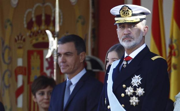 Pedro Sánchez no evita los abucheos tras saltarse el protocolo y hacer esperar a los Reyes