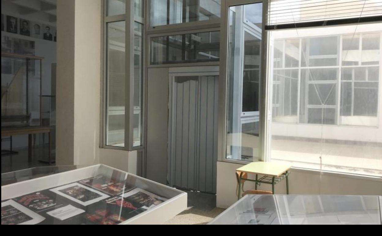 Ascensor aún sin uso en la Escuela de Arte Pancho Lasso. 