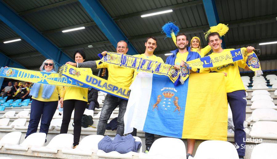 Afición amarilla en El Tolarín. 