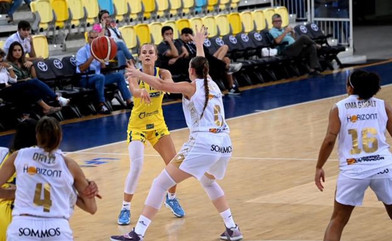 CB Spar en su primera aparición en el Gran Canaria Arena. 