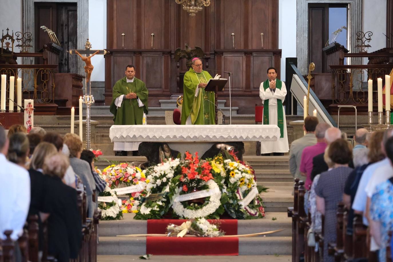 Fotos: Emotivo funeral del padre Fuertes