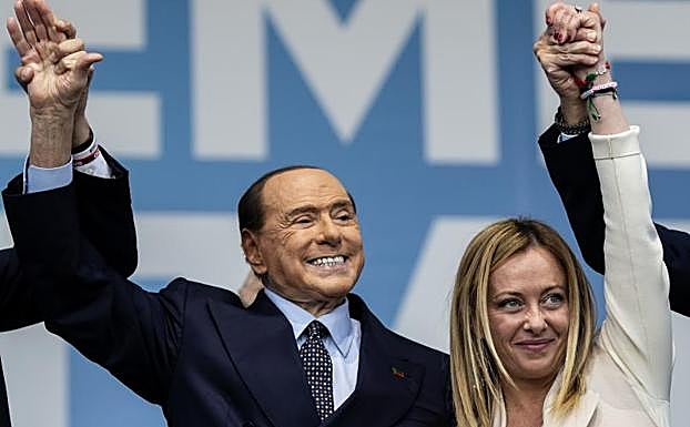 Meloni y Berlusconi firman una tregua y se comprometen a formar un Gobierno «cuanto antes» en Italia