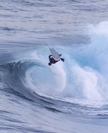 Imagen secundaria 2 - El Frontón muestra su cara más radical