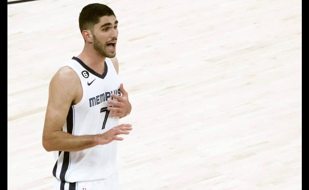 Santi Aldama durante el partido de anoche con los Memphis Grizzlies. 