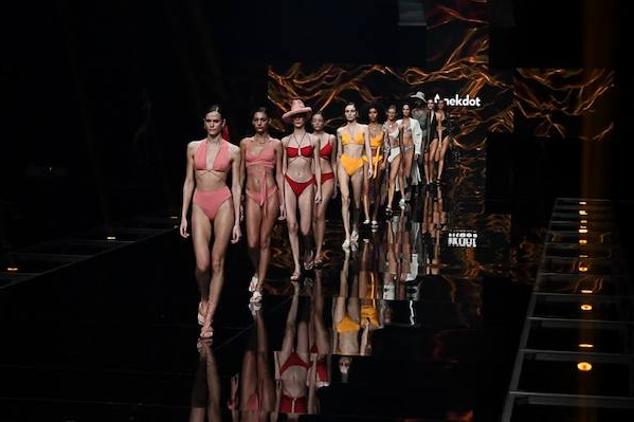 Fotos: Anekdot realza la belleza femenina con su colección en Moda Cálida