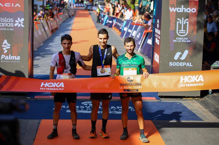 El ganador de la media maratón, Dimas Pereira, con un tiempo de 2 horas y 7 minutos, el segundo clasificado, Jose Miret (2h 9 m) y el tercero, Efrén Segundo (2h 11 m). 