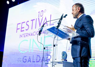 Imagen secundaria 1 - Roberto Herrera y Belinda Washington presentaron la gala. Abajo, Teodoro Sosa y Ruth Armas, durante sus intervenciones 