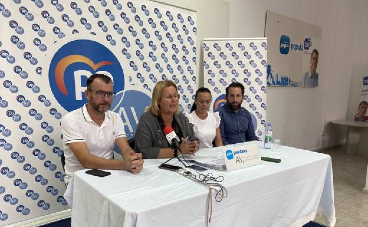 Un momento de la rueda de prensa de PP-AV en su sede de San Fernando de Maspalomas. 