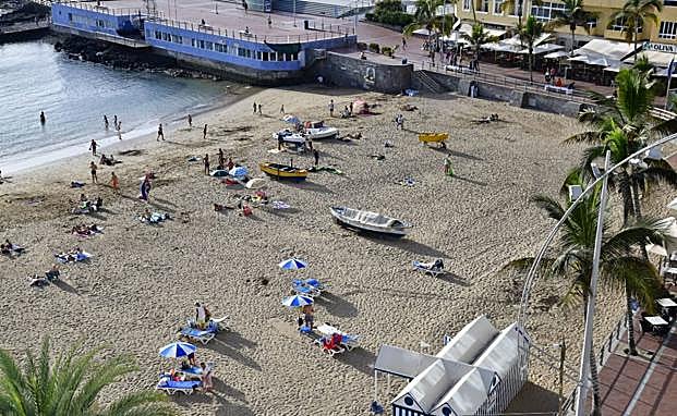 Imagen principal - Arriba, las barcas que quedan por moverse. Sobre estas líneas, plano de como se van a ordenar y zona de Saulo Torón. 