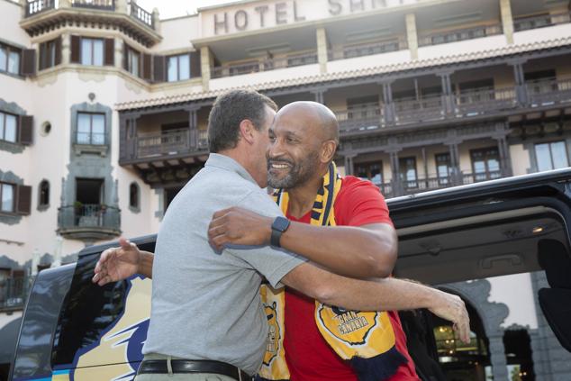 Fotos: Marcus Norris y Jason Klein, ya en la isla para el homenaje a Savané