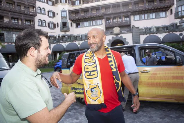 Fotos: Marcus Norris y Jason Klein, ya en la isla para el homenaje a Savané