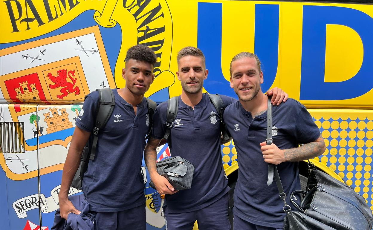 Marvin Park, Pejiño y Álvaro Jiménez, antes de partir hacia el aeropuerto. 