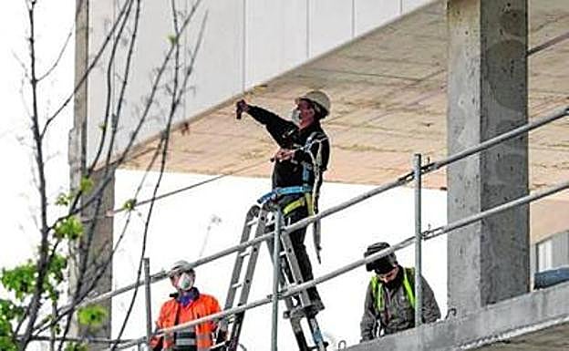 Trabajadores en una obra. 