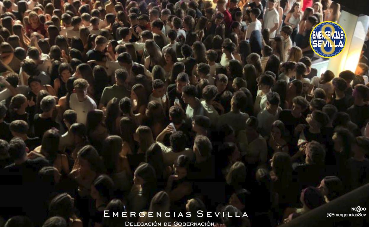 Trece menores precisan asistencia sanitaria en una fiesta de Halloween en Sevilla