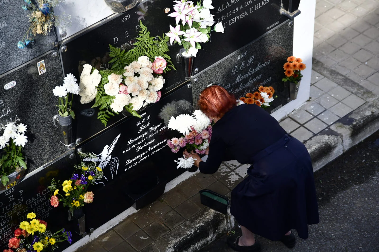 Fotos: Múltiples visitas en el cementerio de San Lázaro por el Día de Todos los Santos