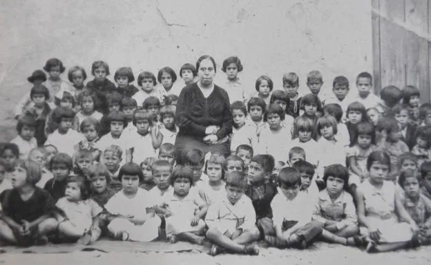 Escuela del Rey de María Jesús Alvarado Alemán, en la década de los 30 del siglo XX. 