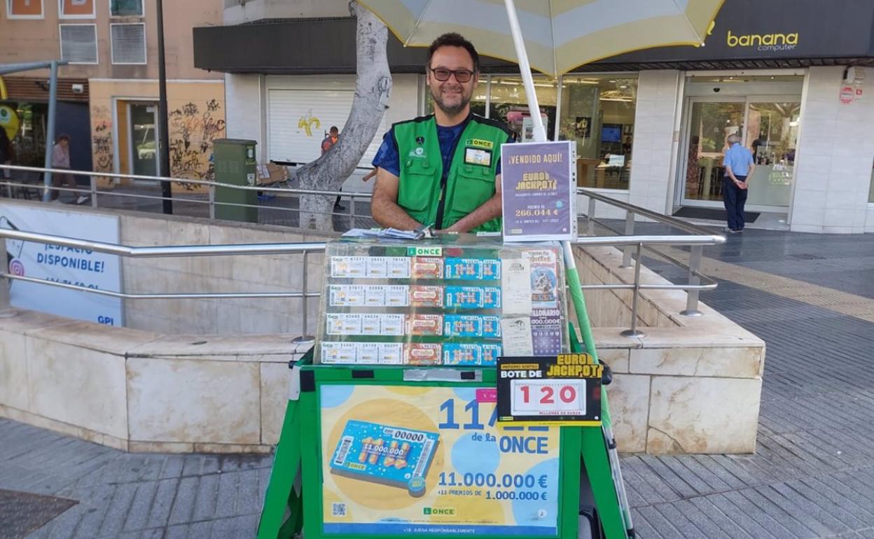 El vendedor de la ONCE Juan Carlos Pérez. 