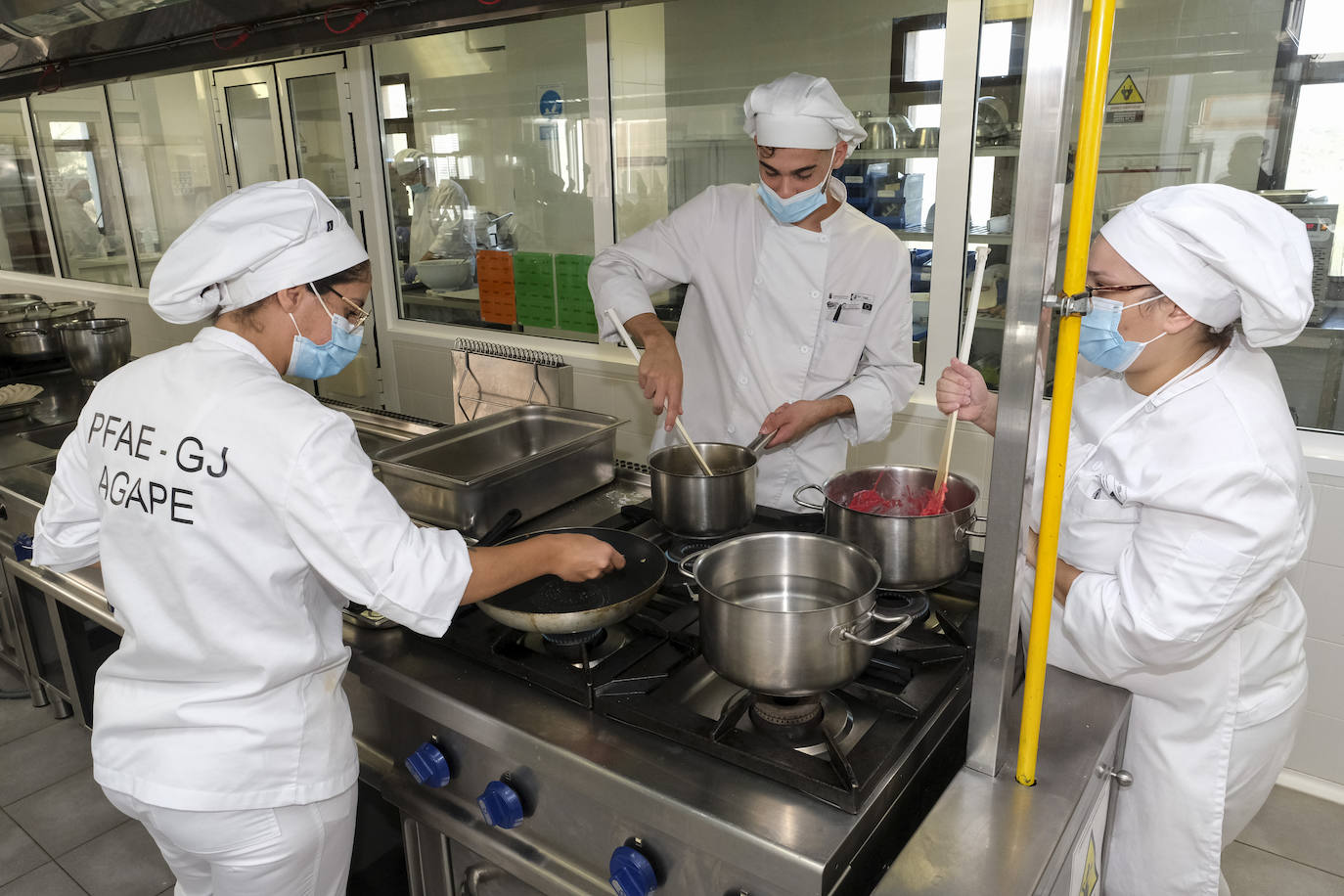 Fotos: La Escuela de Cocina y Hostelería de Ingenio pondrá su excelencia al servicio de la Feria del Sureste