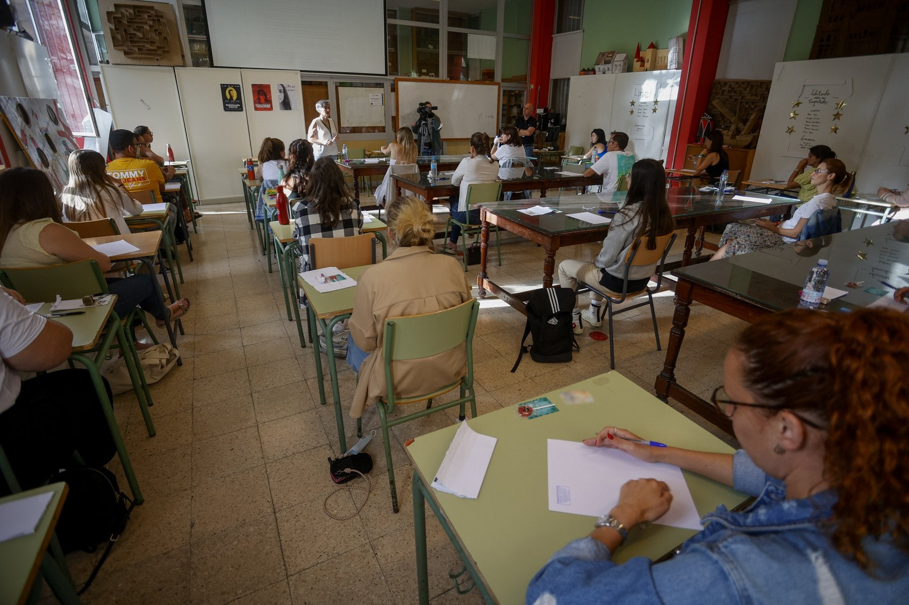 Foto de archivo de aspirantes en unas oposiciones docentes en Canarias. 
