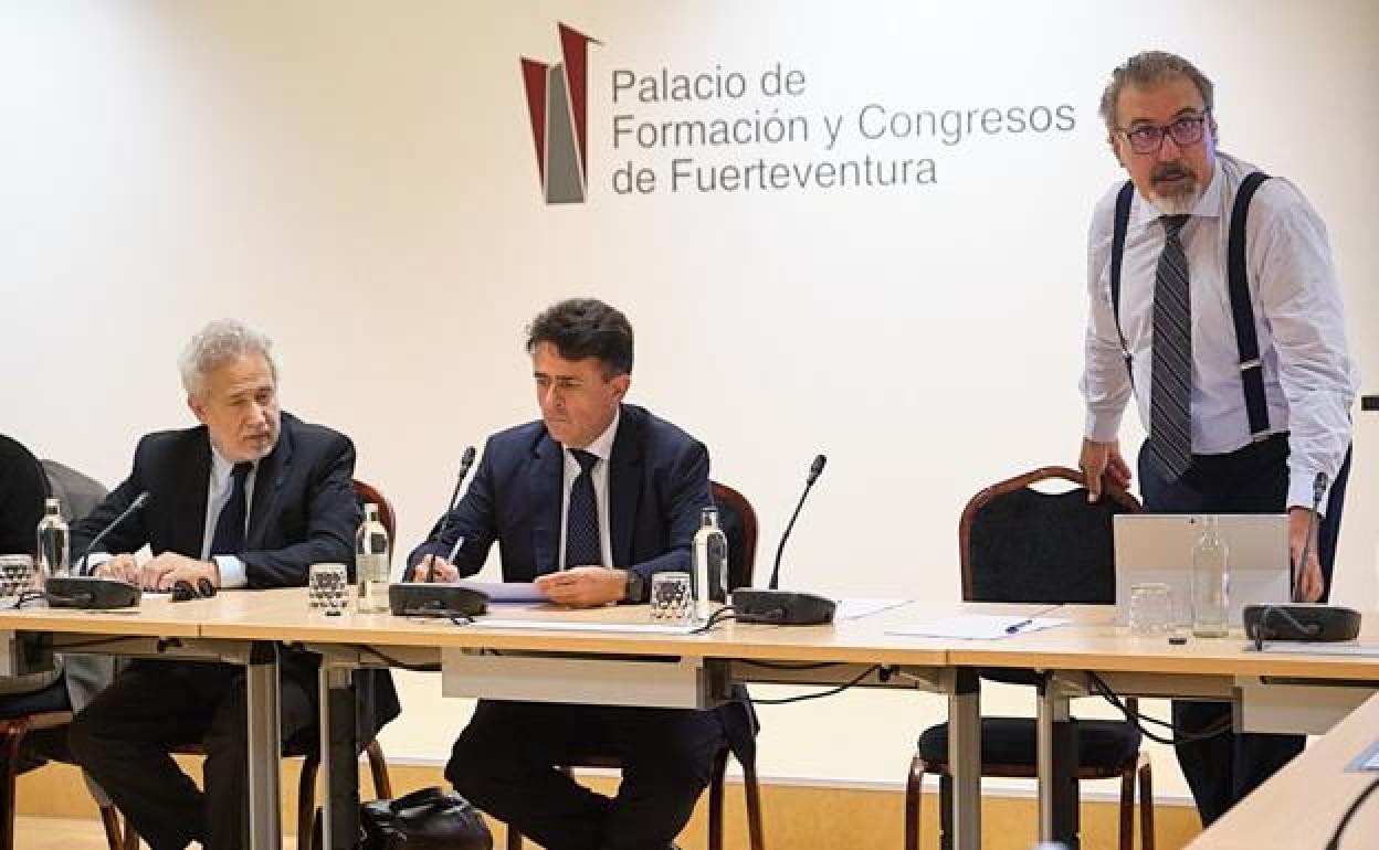 Juan Luis Lorenzo Bragado presidió la reunión de la Sala de Gobierno del TSJC en Puerto del Rosario. 
