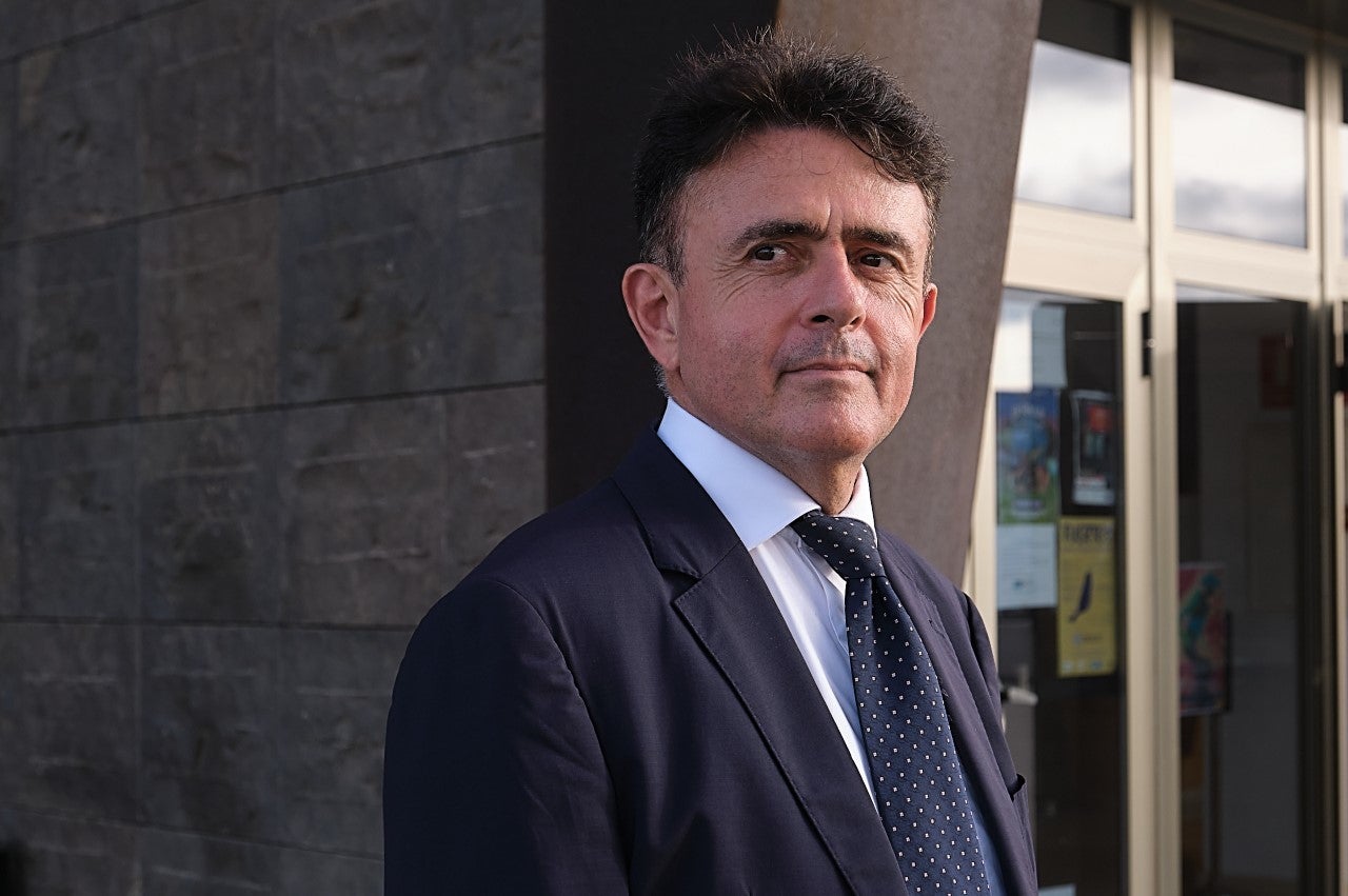 Juan Luis Lorenzo Bragado, presidente del TSJC, antes de entrar a la reunión de la Sala de Gobierno de este órganoz que este jueves se celebró en el Palacio de Justicia de Puerto del Rosario. 