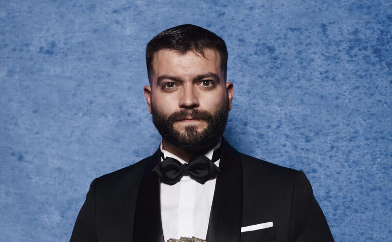 El director Pablo de la Chica, con el Goya que logró por 'Mama'. 