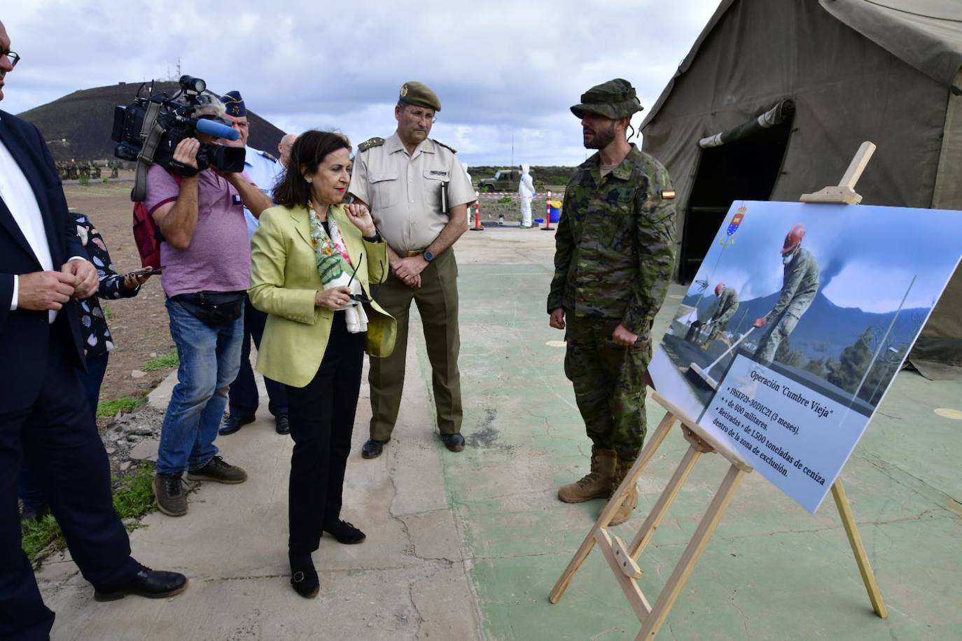 Fotos: La ministra de Defensa, Margarita Robles, visita la base del Ejército de Tierra General Alemán Ramírez y el Arsenal de la Armada