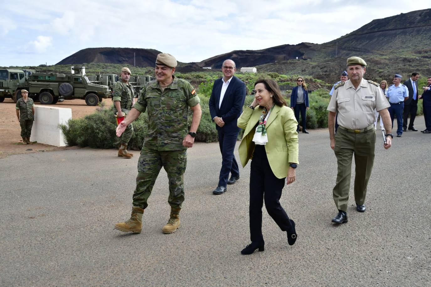 Fotos: La ministra de Defensa, Margarita Robles, visita la base del Ejército de Tierra General Alemán Ramírez y el Arsenal de la Armada
