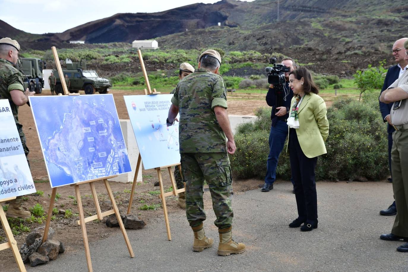 Fotos: La ministra de Defensa, Margarita Robles, visita la base del Ejército de Tierra General Alemán Ramírez y el Arsenal de la Armada