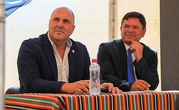 El presidente Sergio Lloret y el alcalde Pedro Armas. 