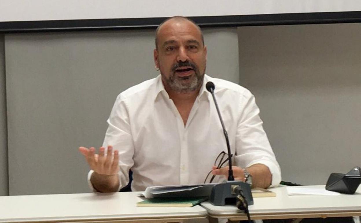 Imagen de archivo del poeta grancanario Pedro Flores. 